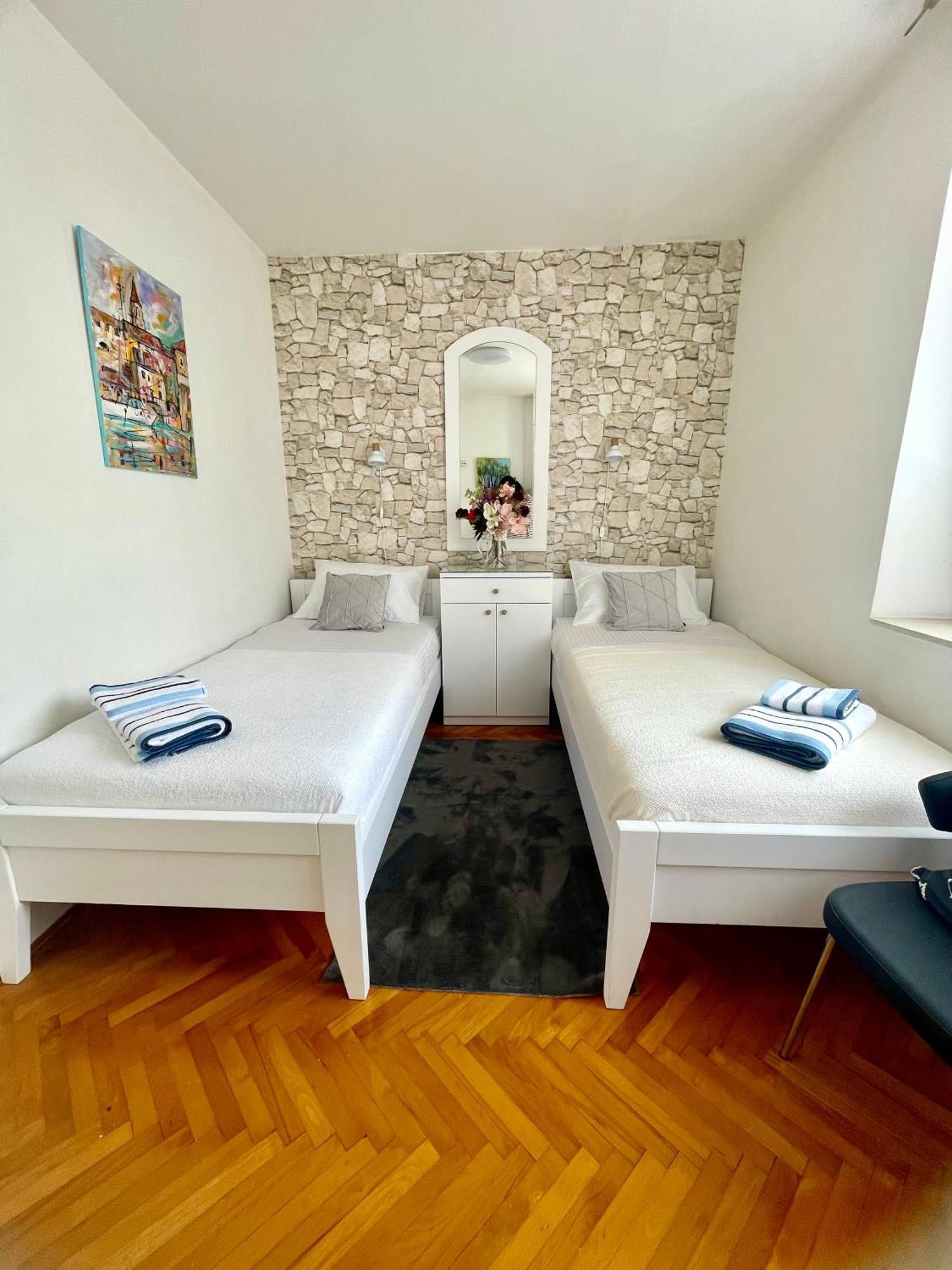 Dinka Old Town Apartment With Sea View تروغير المظهر الخارجي الصورة